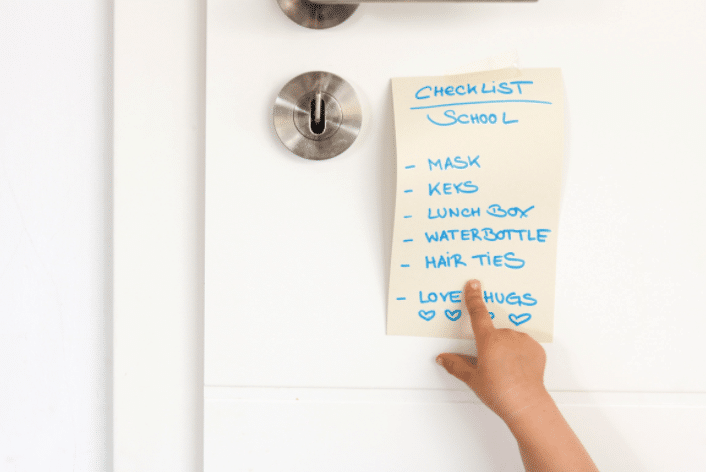 Example of a checklist on a simple sticky note